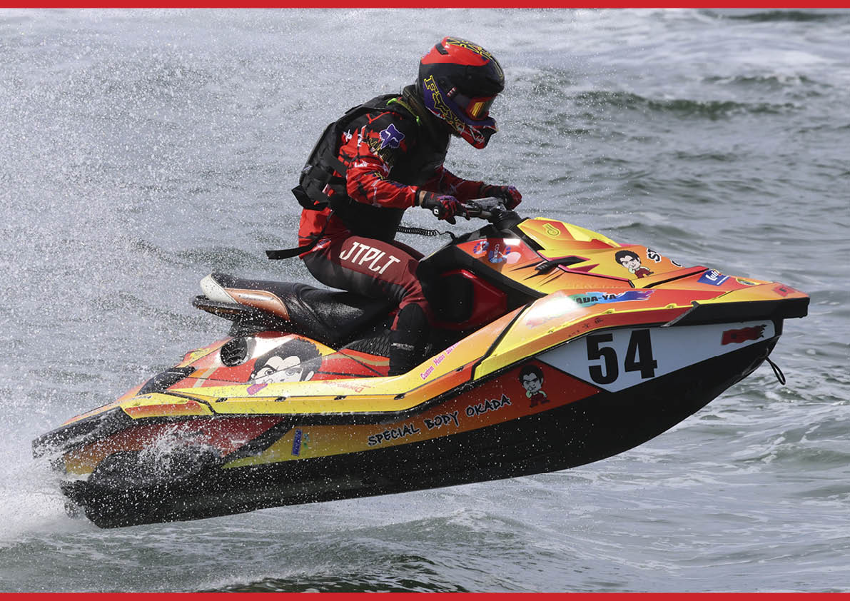 今だけ❤️お洒落レッド❤️大人気富士通❤️家計簿作成・動画視聴